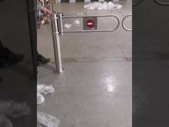 Portone della barriera dell'oscillazione