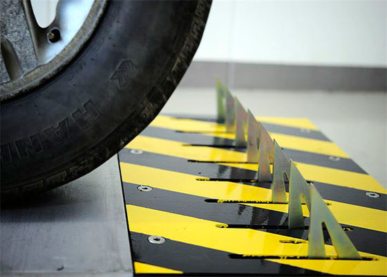 Sicurezza stradale Uccidore di pneumatici a due vie con spigoli in acciaio inossidabile 304 Capacità di peso di 40 T e tempo di sollevamento di 2 s