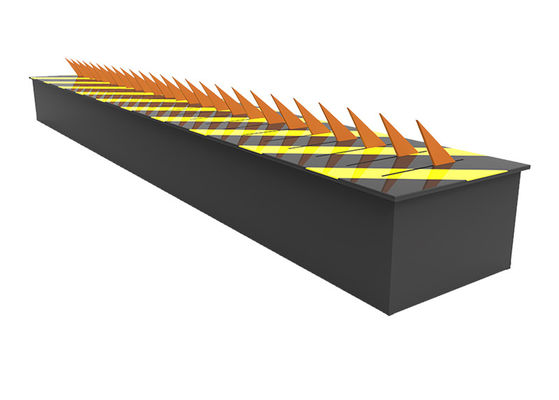 15 cm Altezza di punta Q235 Acciaio Protezione IP68 Automazione idraulica Pneumatici Killer Strada Spike Barrier